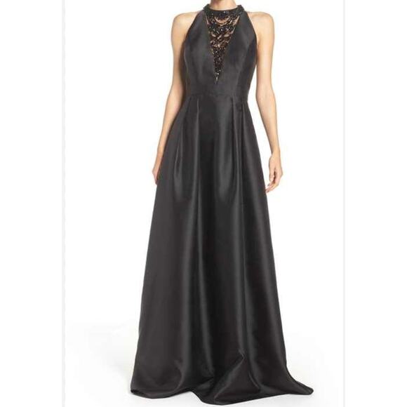 Adrianna Papell Black Satin Beaded Mesh V-Neck Evening Gown Size 4P - Picture 1 of 11
